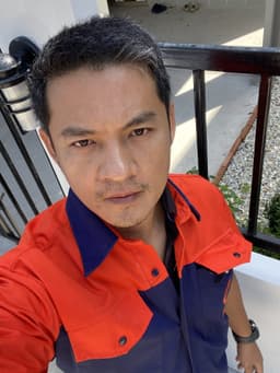 สุนทร ขวัญสุข
